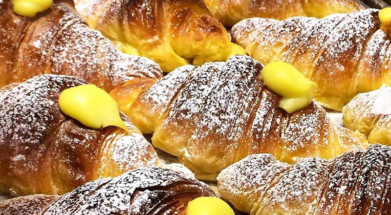 Croissant freschi